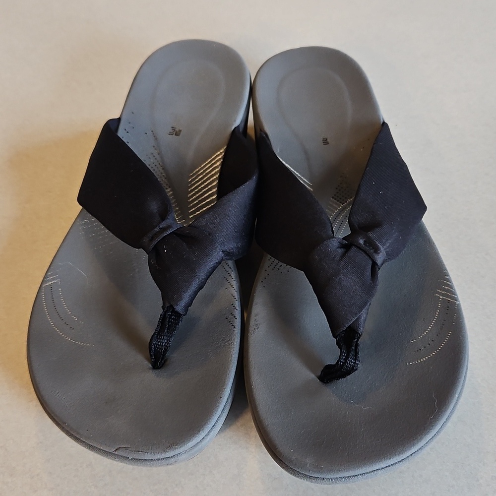 Clarks Cloudstepper Cusion Thong Sandals - Picture 2 of 12